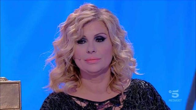 Tina Cipollari ingrassata, Maria De Filippi la mette a dieta