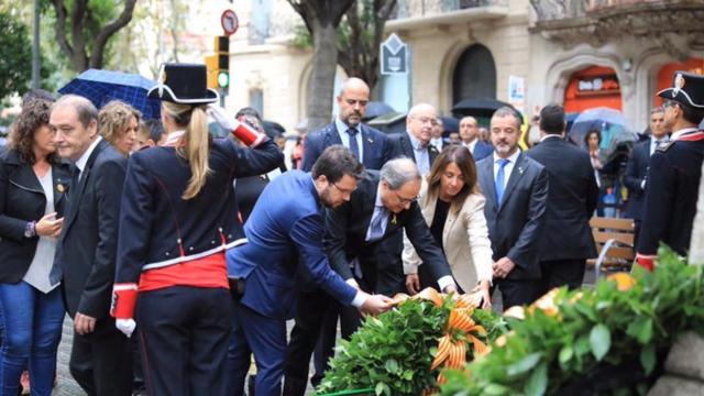 Diada: El himno de España suena a todo volumen mientras Torra hace la ofrenda a Casanova