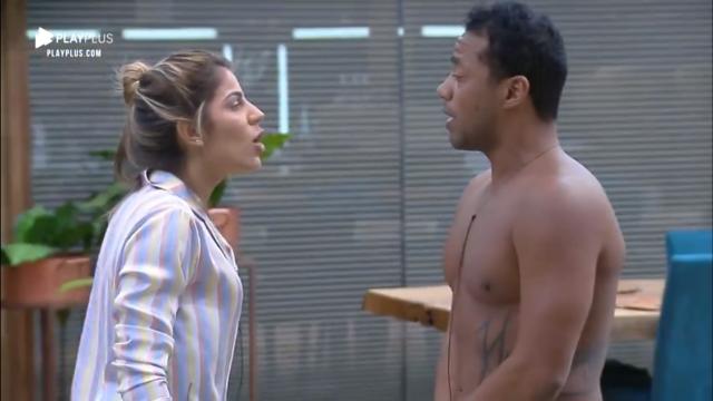 Mãe de Hariany desdenha da justificativa de Phellipe para o assédio