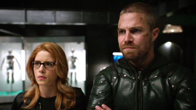 Arrow 8: Felicity Smoak tornerà nell’ultima puntata