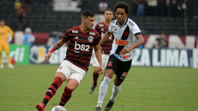 Flamengo e Vasco se enfrentam nesta quarta sem TV aberta.