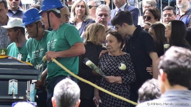 Filhos de Gugu Libertado retornam aos Estados Unidos para dar continuidade aos estudos