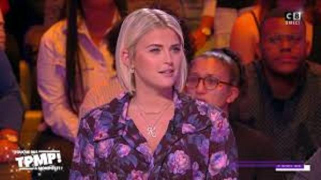 Kelly Vedovelli dans son bain affole la Toile