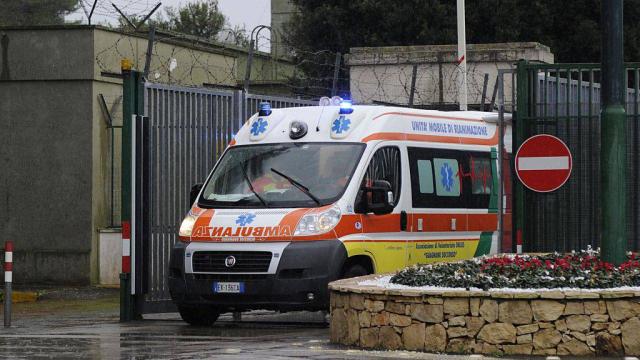 Si ribalta il trattore, muore agricoltore di 56 anni