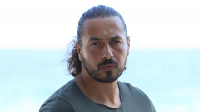 Moundir arrête la présentation des 'Apprentis Aventuriers'