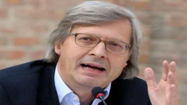 Sgarbi a 'Otto e mezzo' senza freni: 'Di Maio piace a Berlusconi'