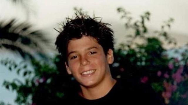 Can Yaman: Siete imágenes de niño que han derretido a los seguidores del actor turco 