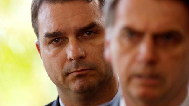Bolsonaro diz que determinou homenagem a Adriano da Nóbrega