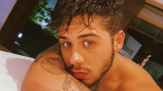 Aos risos, Zé Felipe reage com ironia a boatos de traição