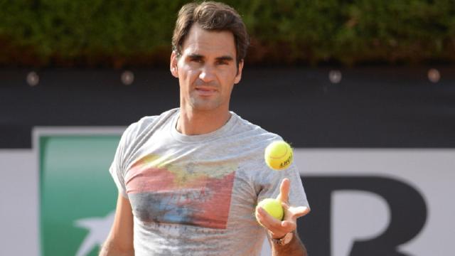 Roger Federer operato al ginocchio, il fuoriclasse svizzero salterà anche il Roland Garros