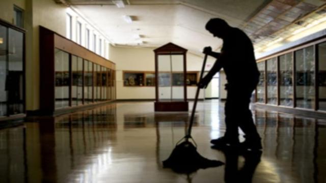 Scuola: incertezze dopo i tagli agli addetti per le pulizie