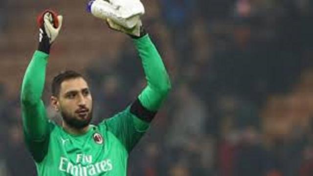 Le PSG suit toujours Donnarumma
