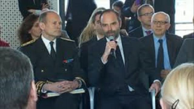 Edouard Philippe durcit le confinement