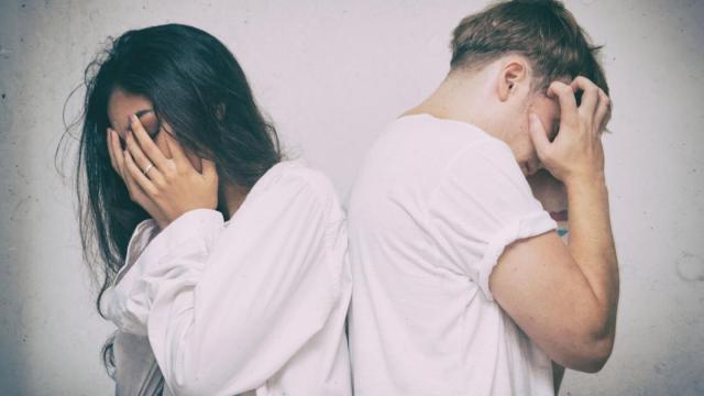 O comportamento de cada signo quando o amor está chegando ao fim