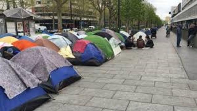 Confinement : les migrants sont parqués