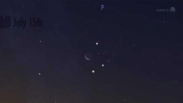 La Luna, Venus y las Pléyades se alinean