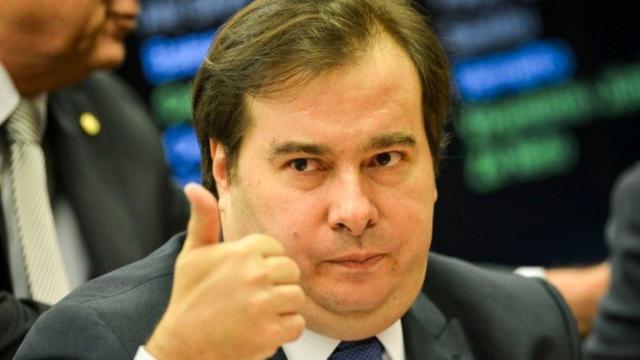 Rodrigo Maia critica governo pela demora na liberação do 