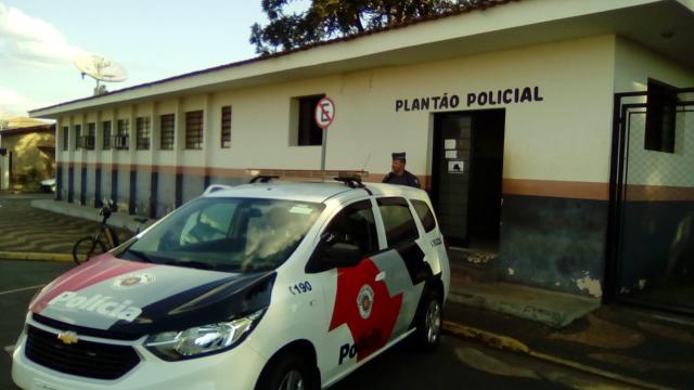 Policiais Militares distribuem cestas básicas em SP durante a pandemia