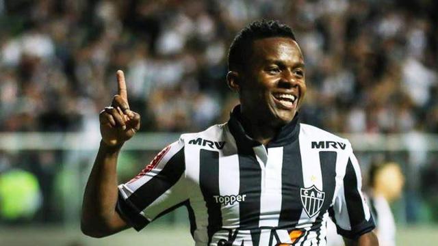 Cazares revela que gostaria de vestir a camisa do Corinthians