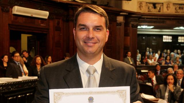 Advogado de Flávio Bolsonaro é questionado sobre ida ao Palácio da Alvorada