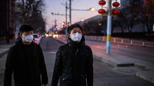 El empleo de mascarillas es 'muy importante' en el transporte público