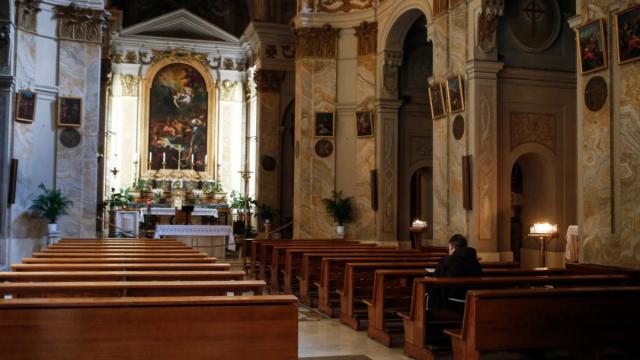 Fase 2, accordo Governo-Cei: 'sì' alle messe a partire dal 18 maggio