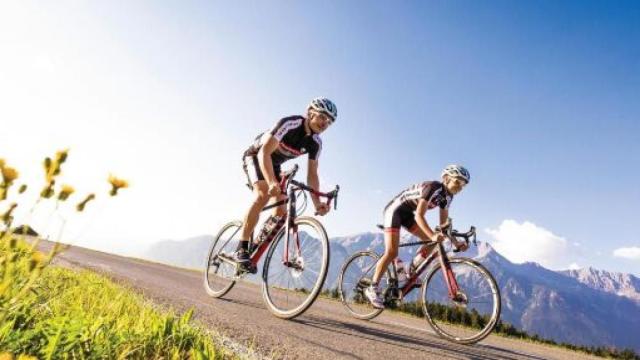 Molise, cerca di rientrare a casa in Piemonte in bici dopo blocco lockdown: multato 