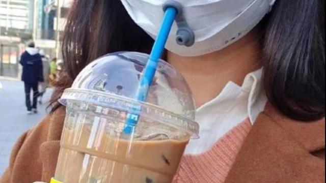 Coronavirus: in arrivo quelle corredate di valvola per poter bere con la cannuccia