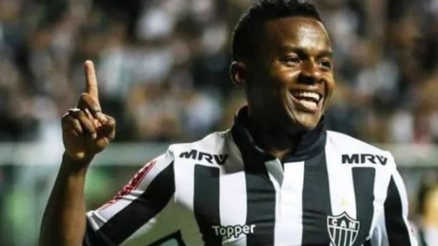 Após dar três festas em um mês, Cazares é diagnosticado com coronavírus