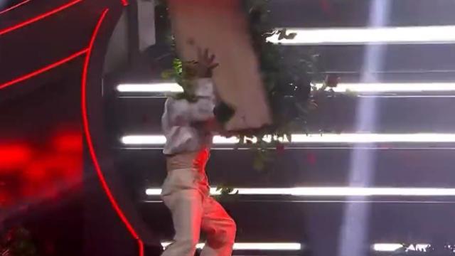 Sanremo 2023: conferma Mengoni, Ultimo dietro in classifica