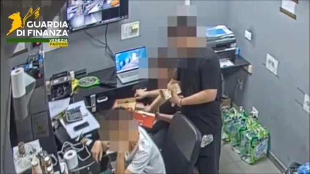 Padova, scoperta banca clandestina: 17 arresti, sequestri per oltre 40 milioni