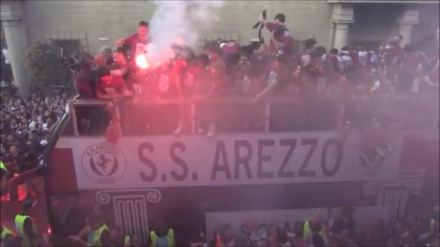 Arezzo in festa, gli amaranto tornano in Serie B dopo 19 anni