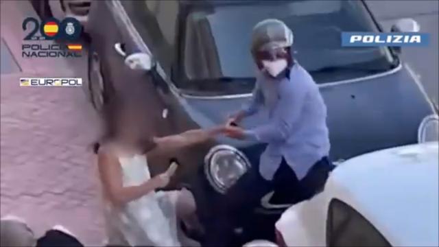 Napoli, sgominata la banda dei Rolex: dodici persone in manette