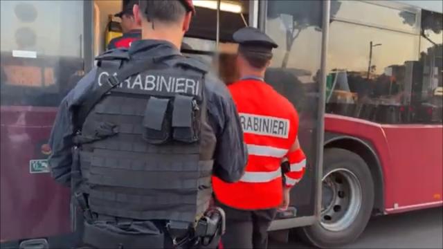 Roma-Termini, blitz dei carabinieri contro la microcriminalità giovanile: 19 arresti