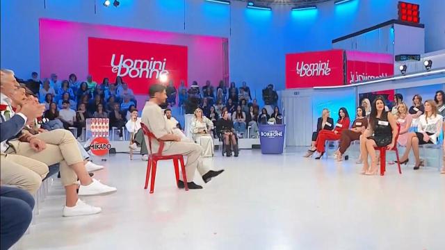 Spoiler Uomini e donne, spunta il triangolo amoroso tra Antonio, Paola e Gloria