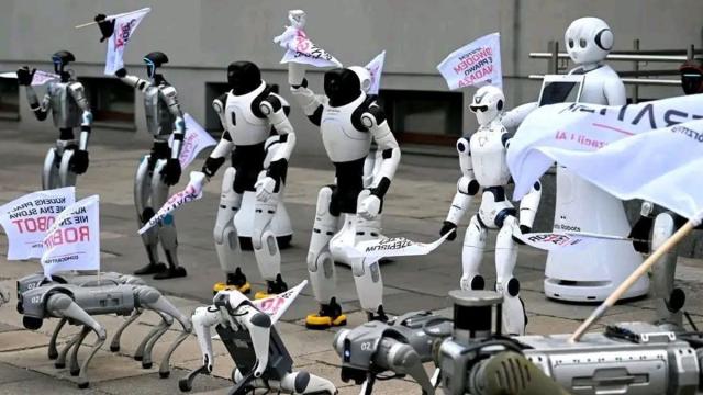 Polonia, manifestazione simbolica di robot per chiedere regole chiare sull'uso della IA 