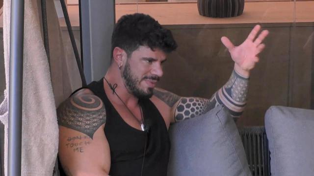 Grande Fratello Vip, Danto si sfoga con Michelle: 'Cosa penseranno di me?'