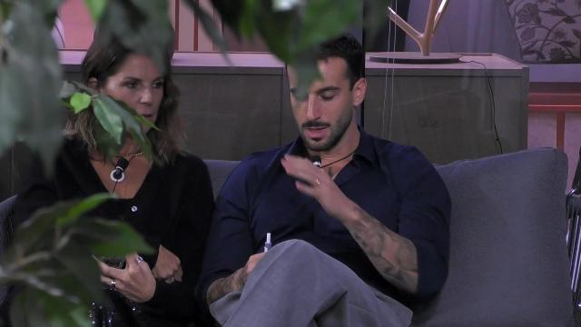GF VIP, Marina dà consigli ad Andreas: 'Siamo in un gioco, cerchiamo di divertirci'