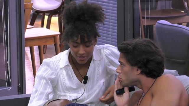Grande Fratello VIP, Giacomo si confida con Giulia sull'avvicinamento a Megan